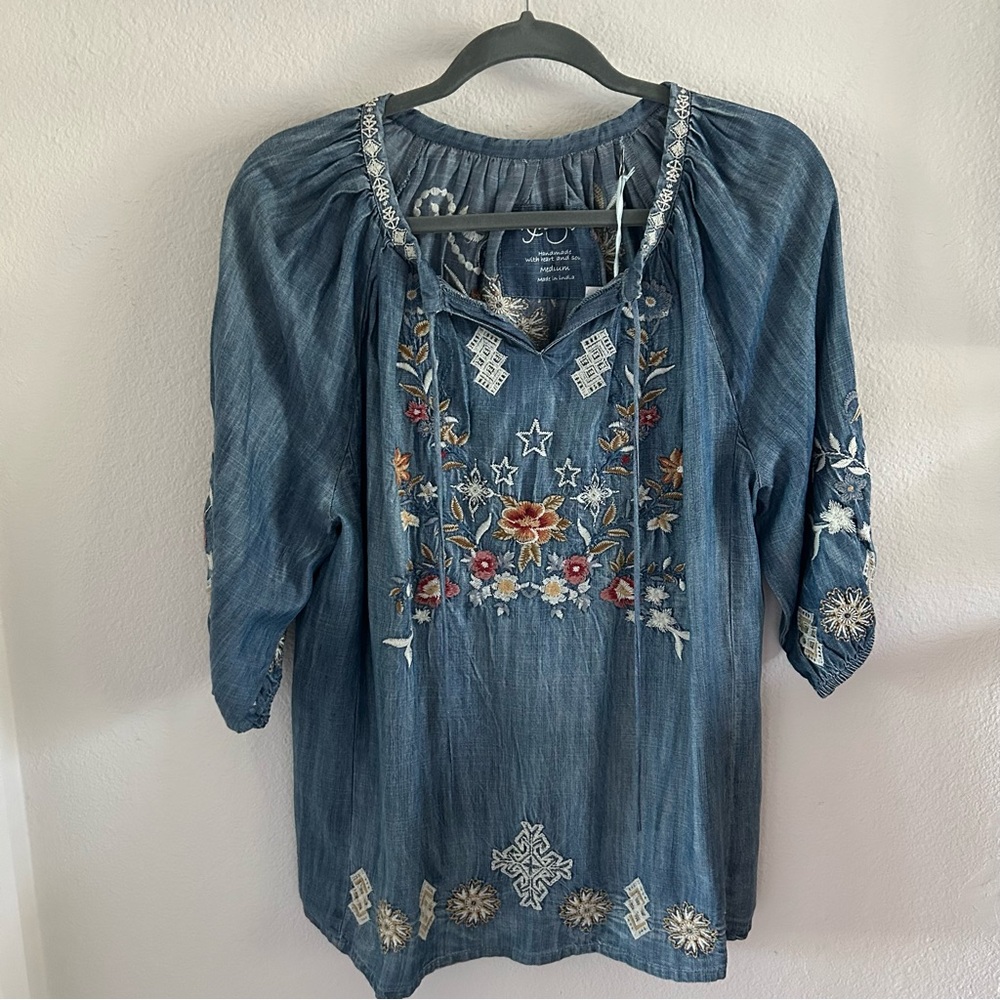 NWT Katie & Kyla Seo Embroidered Chambray Blouse - Picture 3 of 13